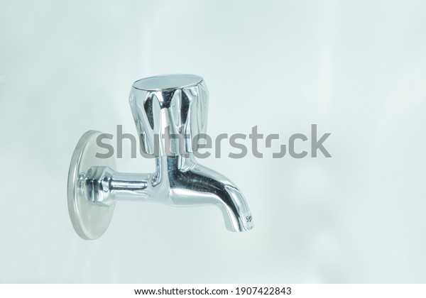 Adjustable Rotating Water Saving Nozzle\
Shower Head Faucet Multiple Types of Water\
Taps.