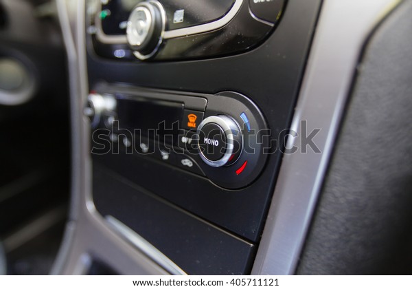 Adjusting the temperature in the car - climate\
control (Shallow\
DOF).