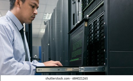 Administrator working analysis system in data center