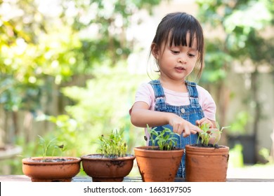 106,745 Garden activity with kids Images, Stock Photos & Vectors ...