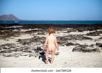 Cute Girl Naked Butt