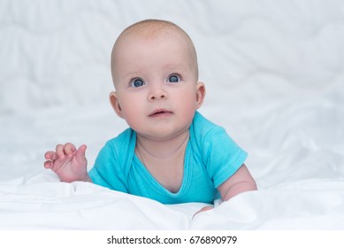 124 Baby lifted in palms Images, Stock Photos & Vectors | Shutterstock