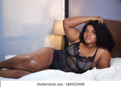 Diez años Maestro en frente de adorable y gorda mujer africana sexy Foto de stock 1845523438 | Shutterstock