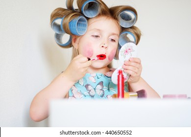 539,832 Girl on lipstick Images, Stock Photos & Vectors | Shutterstock