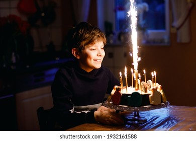 Gateau D Anniversaire Images Photos Et Images Vectorielles De Stock Shutterstock