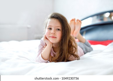 37,050 Little girls in pajamas Images, Stock Photos & Vectors ...