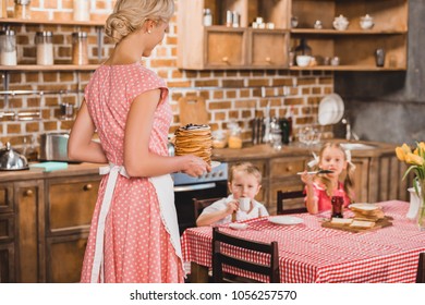 834 1950s mother Images, Stock Photos & Vectors | Shutterstock