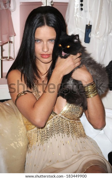 Adriana Lima Instore Appearance Victorias Secret Stock Photo Edit