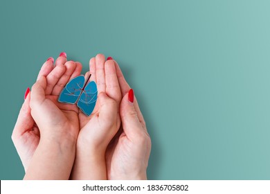 Adult And Child Hands Holding Lung, World Tuberculosis Day, World No Tobacco Day, Lung Cancer, Coronavirus Covid-19, Pulmonary Hypertension, Pneumonia, Copd, Eco Air Pollution,organ Donation Concept