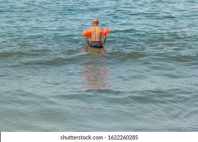 Adult Man Is Afraid Of Water But Tries To Learn How To Swim And Goes To Sea With Frills