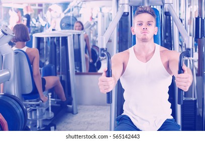 Adult Well Trained Man Using Pec Stock Photo 565142443 | Shutterstock