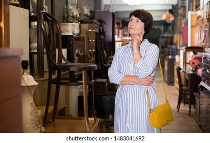Imagenes Fotos De Stock Y Vectores Sobre Woman Shopping In