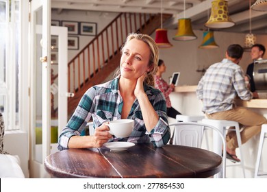 Erwachsene in einem Café