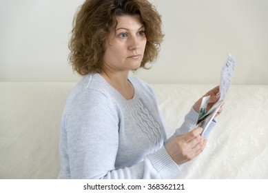 An adult woman with receipts and Russian money