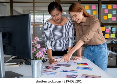 Advertising Agency Designer Creative Start-up Team Discussing Ideas In Office. 