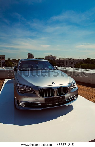 advertising of\
cars , Moscow, 1.11.2018: close- up details: BMW car company badge,\
radiator grille, headlights,\
bumper