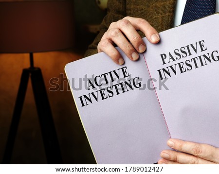 Adviser shows active investing vs passive investing pros and cons.