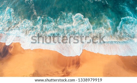 Similar – Luftaufnahme Panoramadrohne Blick auf den blauen Ozean Wellen, die am Sandstrand in Portugal erdrücken.