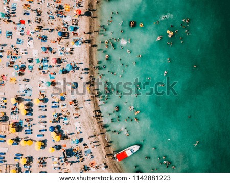 Similar – Luftballonaufnahme von Menschen, die Spaß und Entspannung am Costinesti-Strand in Rumänien am Schwarzen Meer haben.