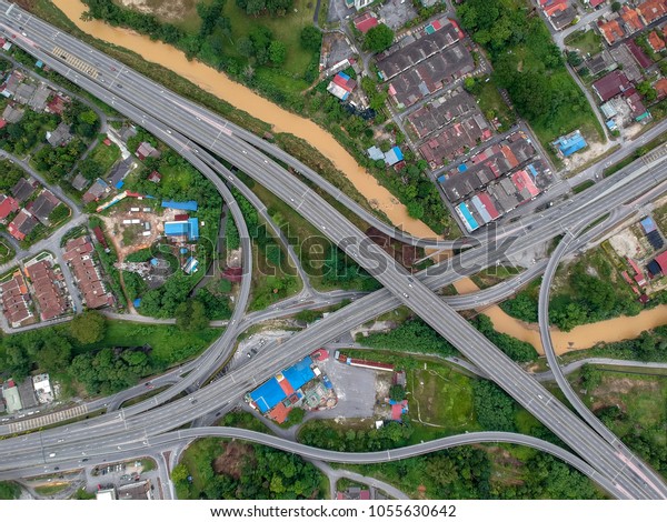 Aerial highway
unique roads / elevated
highway