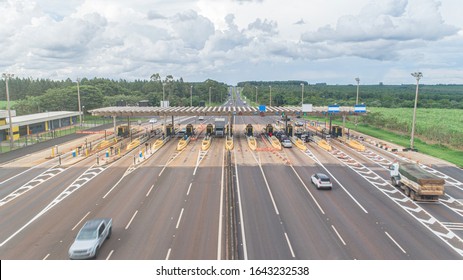Aerial image highway toll plaza and speed limit, view of automatic paying lanes, non-stop. - Shutterstock ID 1643232538