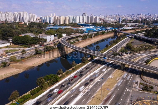 Aerial image in long exposure\
during the day of bridges crossing the tiete River. Heavy\
traffic.