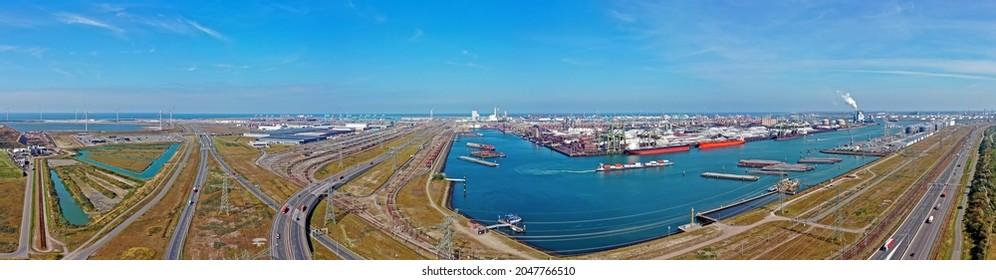 Luftbild der Industrie im Hafen von Rotterdam in den Niederlanden