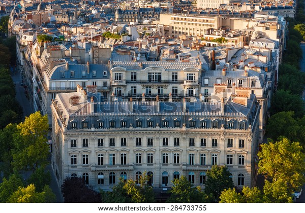 Aerial photo of architectural detail of
haussmanian building with curvilinear facade. Paris rooftops at the
junction of the 8th and 17th arrondissement on the Right Bank, Ile
de France.