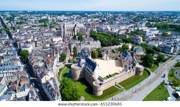 フランス ロワールアトランティーク ルシャトーデドゥックドゥブルターニュ ナント市の城の空撮写真 の写真素材 今すぐ編集 655230685