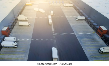 5,236 Distribution Centre Truck Images, Stock Photos & Vectors ...