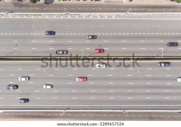 Aerial\
top down view of  cars on the expressway\
street