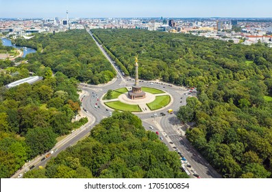 Luftbild der Berliner Siegessäule rund um den Verkehr