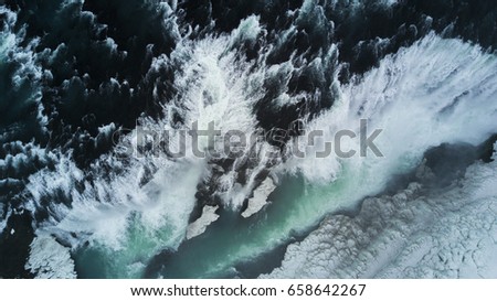 Similar – Luftaufnahme Panoramadrohne Blick auf den blauen Ozean Wellen, die am Sandstrand in Portugal erdrücken.