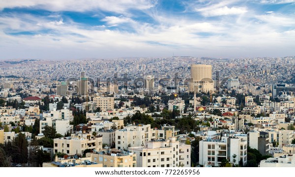 Og så videre Tilkalde sø Luftudsigt over Amman byen hovedstaden i Stock-foto (rediger nu) 772265956