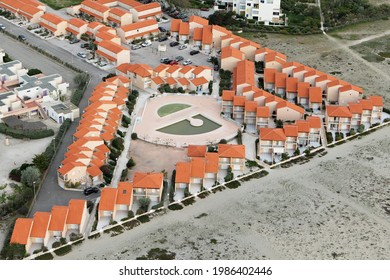 Vue aérienne des maisons de plage de Port-Barcarès, dans le département des Pyrénées-Orientales, région de l'Occitanie, France