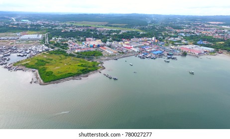 An Aerial View Of Buildings And Sea Of Lahad Datu, Sabah. Borneo. Lahad Datu District In Capital Of The Tawau Division, Sabah. The Town Is Surrounded By Stretches Of Cocoa And Palm Oil Plantations.