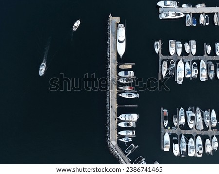 Foto Bild Luftaufnahme von Luxusyachten und -booten im Hafen am Schwarzen Meer