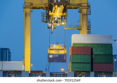 19,624 Crane lifting boat Images, Stock Photos & Vectors | Shutterstock