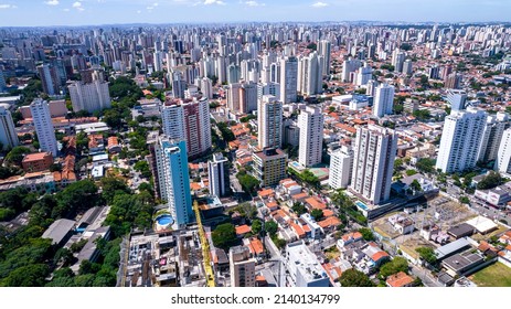 Aerial View Of The City Of São Paulo, Brazil.
In The Neighborhood Of Vila Clementino, Jabaquara. Aerial Drone Photo. Avenida 23 De Maio In The Background. Residential And Commercial Buildings