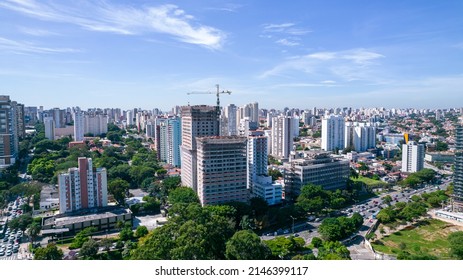 Aerial View Of The City Of São Paulo, Brazil.
In The Neighborhood Of Vila Clementino, Jabaquara. Aerial Drone Photo. Avenida 23 De Maio In The Background. Residential And Commercial Buildings