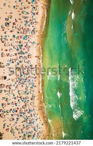 Similar – Luftballonaufnahme von Menschen, die Spaß und Entspannung am Costinesti-Strand in Rumänien am Schwarzen Meer haben.