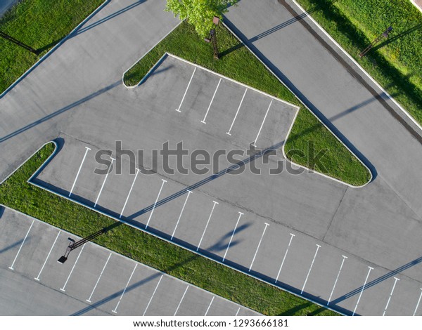 Descubra Vista Aerea Del Estacionamiento Vacio Con Imagenes De Stock En Hd Y Millones De Otras Fotos Ilustraciones Y Vectores En Stock Libres De Regalias En La Coleccion De Shutterstock Se Agregan Miles De Imagenes Nuevas De Alta Calidad Todos Los Dias