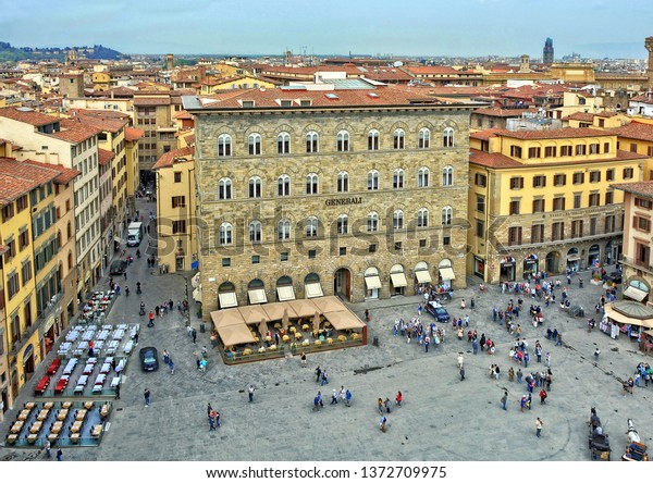 Aerial view. Italian architecture. Tourists walk in the\
old city. Open air restaurants. Panoramic skyline. Italy, Florence\
– April 17, 2018 