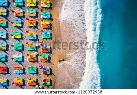 Similar – Luftballonaufnahme von Menschen, die Spaß und Entspannung am Costinesti-Strand in Rumänien am Schwarzen Meer haben.