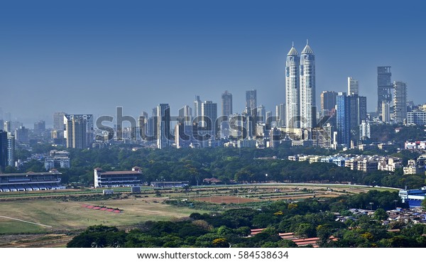 インドの金融センター ムンバイの高層ビルの空撮 の写真素材 今すぐ編集