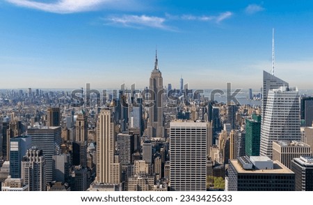 Aerial view of New York and its skyscrapers, highlighting one of its most famous