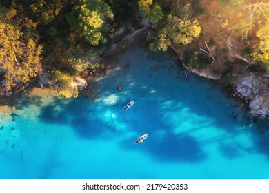 11,695 Boat floating on clear water Images, Stock Photos & Vectors ...