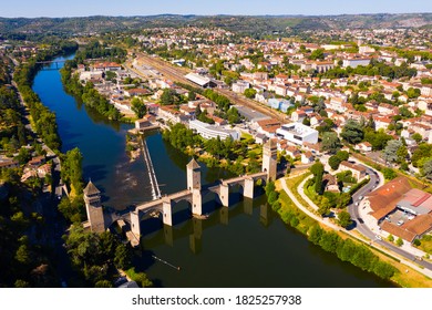 Luftbild der Brücke Pont Valentre über den Lot River in Cahors, Frankreich
