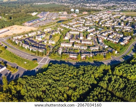 An aerial view of a residential area of Leesburg in Virginia. Houses, roads, parks and trading floors.