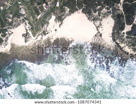 Similar – Luftaufnahme Panoramadrohne Blick auf den blauen Ozean Wellen, die am Sandstrand in Portugal erdrücken.